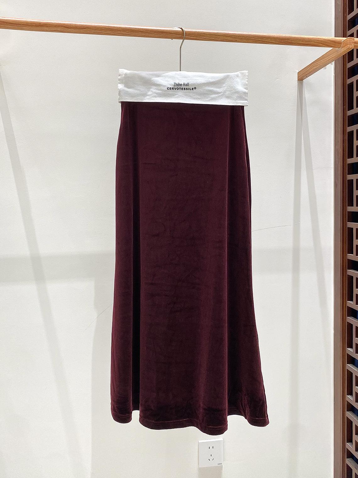 High-Waisted Velvet Fishtail Skirt - Women s Autumn/Winter 2025 Slimming A-line Long Skirt in National Style Small