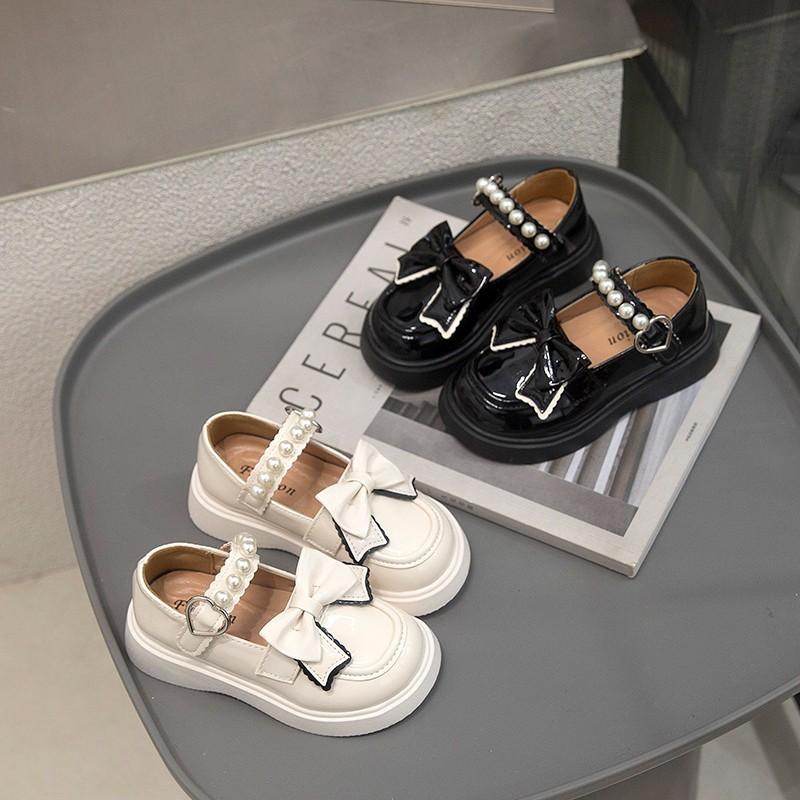 Classmate 2025 Frühling Lackleder Kinderschuhe Mädchen Prinzessin Schuhe Schmetterling Blume Mode Mädchenschuhe flacher Mund Studentenschuhe