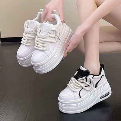 Nischendesigngefühl dicke Sohle erhöhend kleine weiße Schuhe Damen Frühling neu 8cm lässige Board-Schuhe lässige Sportschuhe
