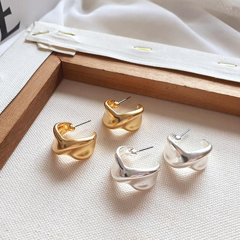 

Women s Antique Matte Basic Twist Earrings A24914_Gold