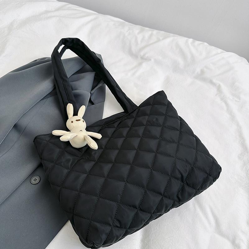 

Trendy Street Style Large Tote Bag Ideal For Commuting With Spacious Interior Design Without Pendant чёрный