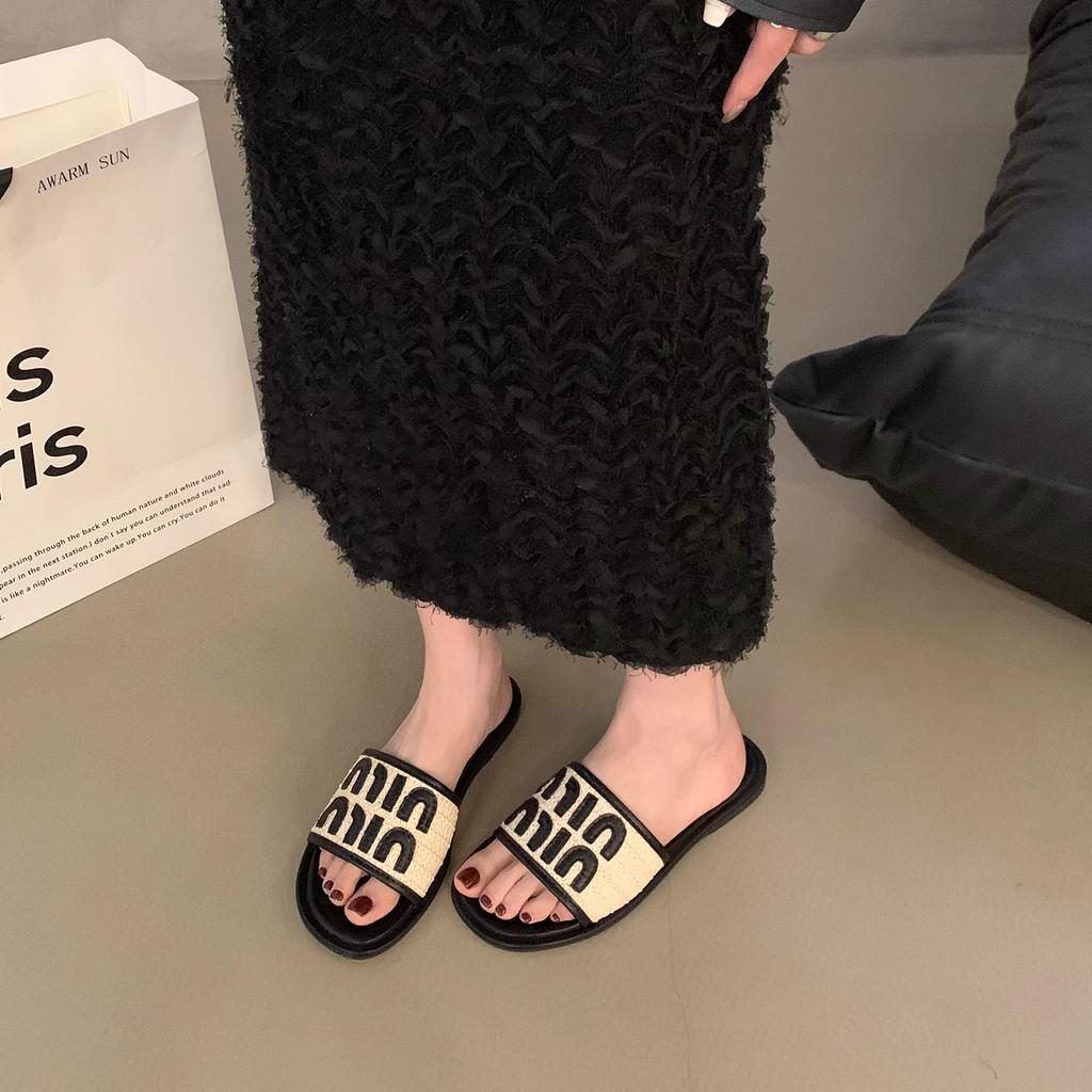 Flat-bottomed small fragrant wind one-word slippers women's shoes 2025 new summer wear French small sandals beach sandals