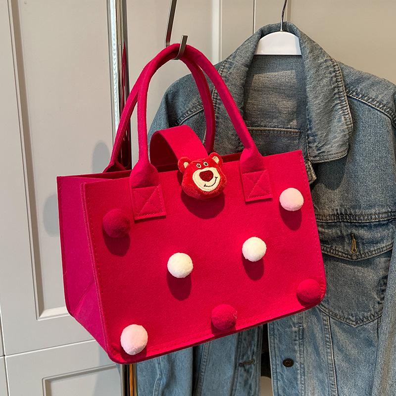 

Сумка из фетра с изображением медведя клубники, женская, милая, с рисунком из мультфильма, большая вместимость, универсальная, для студентов, для занятий, сумка для бенто на выход