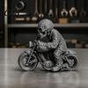 Motorrad-Enthusiasten-Geschenk 3D-gedruckte Totenkopf-Fahrer-Statue, Coole Gothic-Biker-Skelett-Halloween-Schreibtischdekoration Figur, Motorrad-Skulptur Schreibtisch