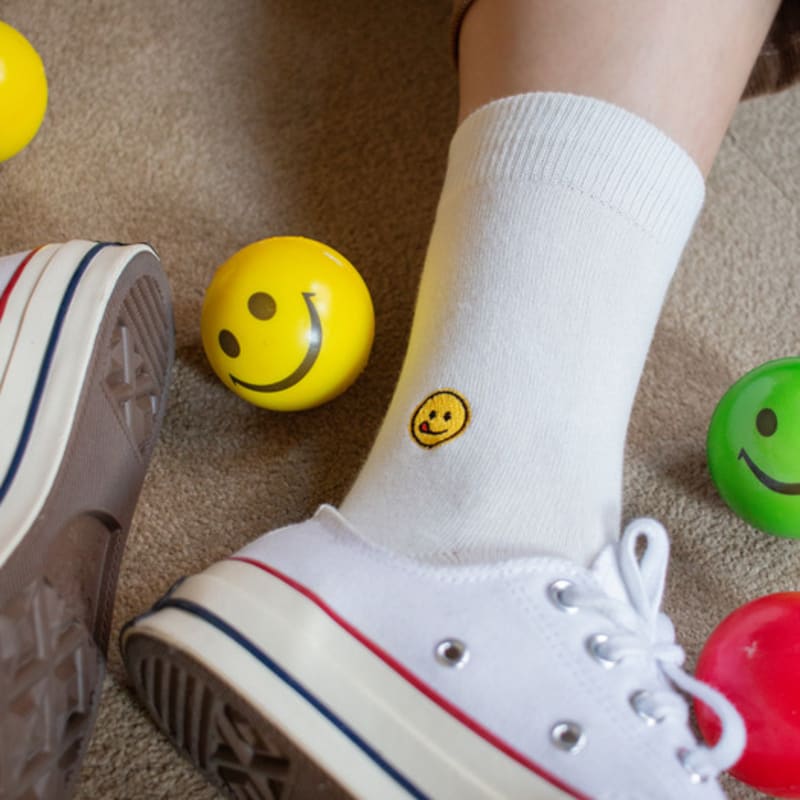 SNOOZY Heart Smile Emoji Embroidered Socks (White)