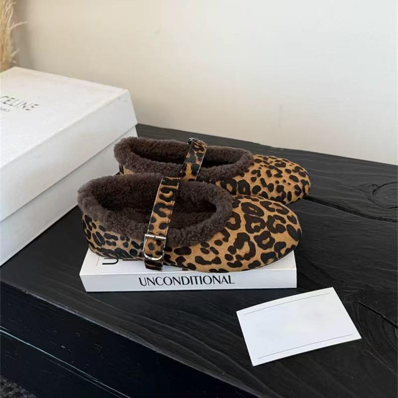 Wind velvet Mary Jane flat-soled single shoes, soft soles are comfortable and warm, versatile, and one-word design will not tire your feet.