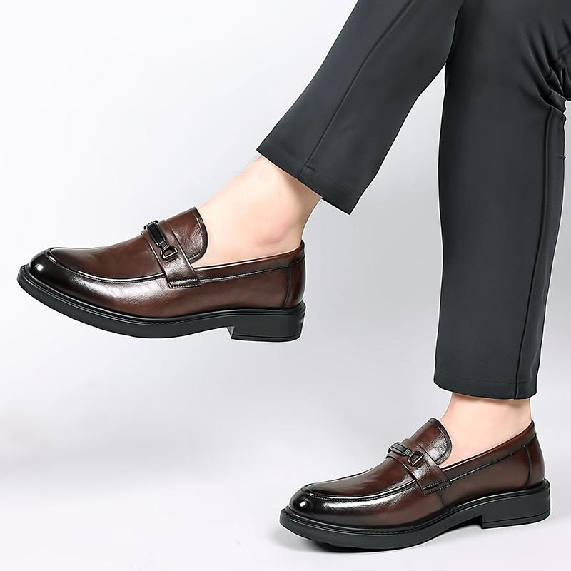 2024 Elegantní prodyšné kožené mokasíny Módní společenské kancelářské boty pro muže Řidičské mokasíny Pohodlné pánské ležérní boty