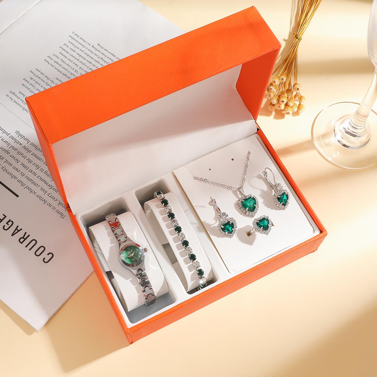 

Без подарочной коробки; Простые маленькие круглые часы; Дизайн циферблата зеленого цвета; Модный и простой дизайн; Набор из пяти бриллиантов зелёный