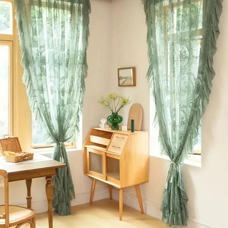 Francouzské pastorační krajkové průsvitné závěsy do obývacího pokoje, ložnice, na balkon a do arkýřového okna, polozatemňovací síťované závěsy s volánkovým lemem