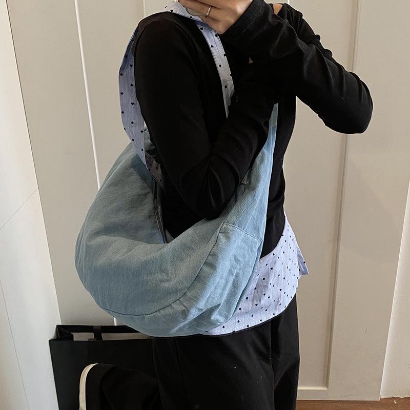 

2025 новая простая ленивая модель литературная и художественная большая вместимость сумка-мессенджер студенческая наплечная сумка повседневная сумка-тоут 44*14*23 темно-синий