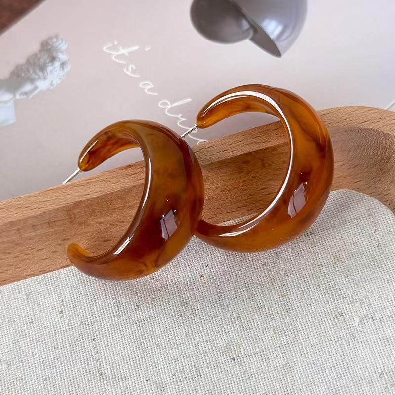 

Geometric circle smudge resin C-shaped stud earrings s fashion personality design retro temperament earrings 925 silver needle