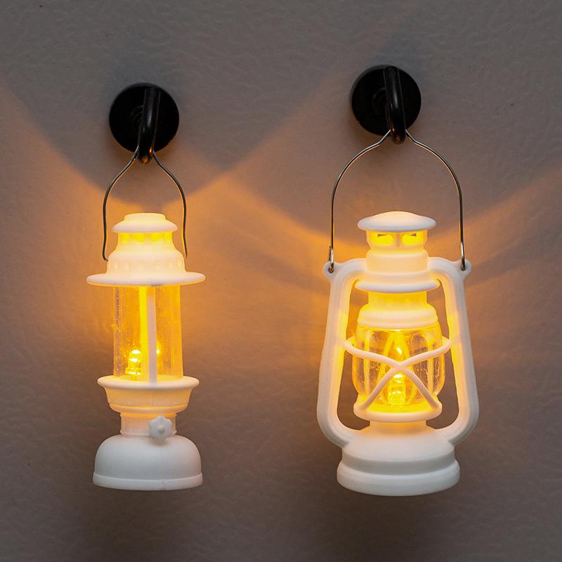 Mini Retro Petroleumlampe Kühlschrankaufkleber Hängendes Stück Leuchtende Dekoration Nachtlicht Puppenhaus Ornamente