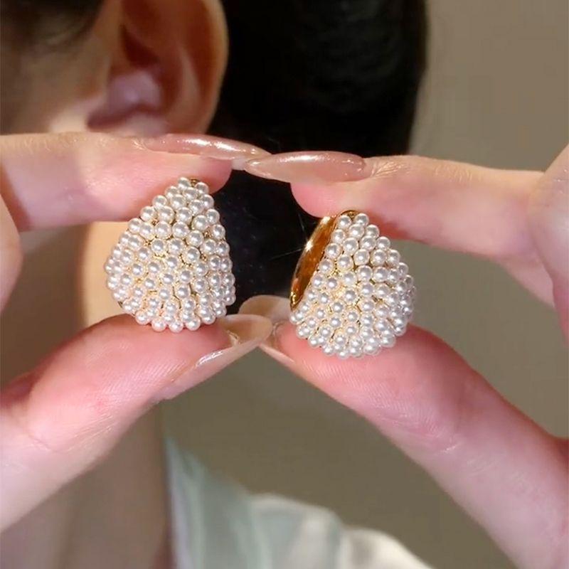 

Серьги Доступная Роскошь Стильные Ретро Двусторонние Маленькие Жемчужины Beige ear buckle