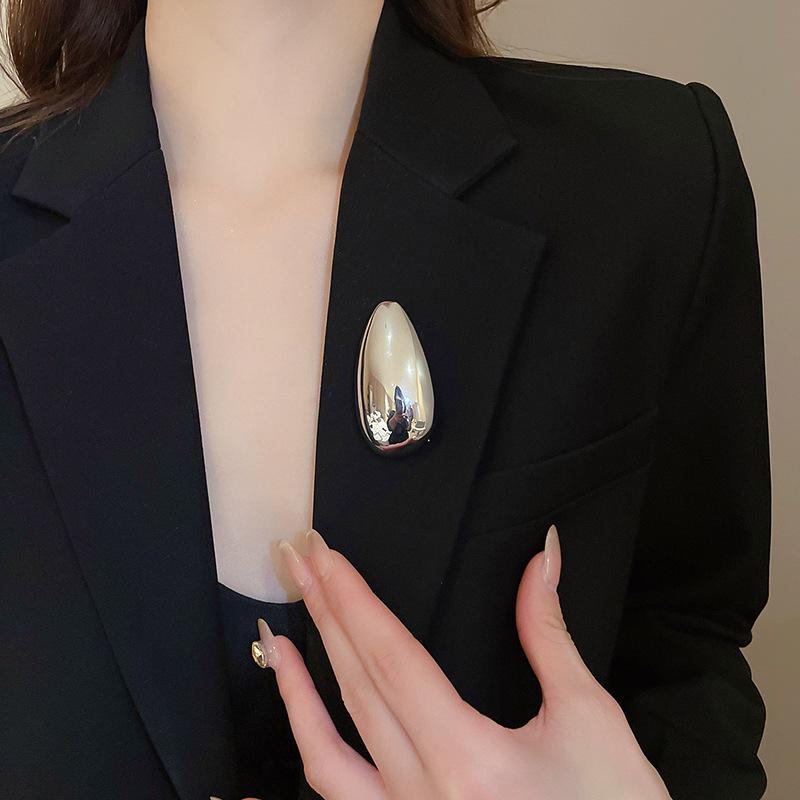 Exaggerate Metal Geometric Glossy Eggshell Broochs for Women Unique Exquisite Suit Corsage Pins Party Jewelry Fashion Accessory