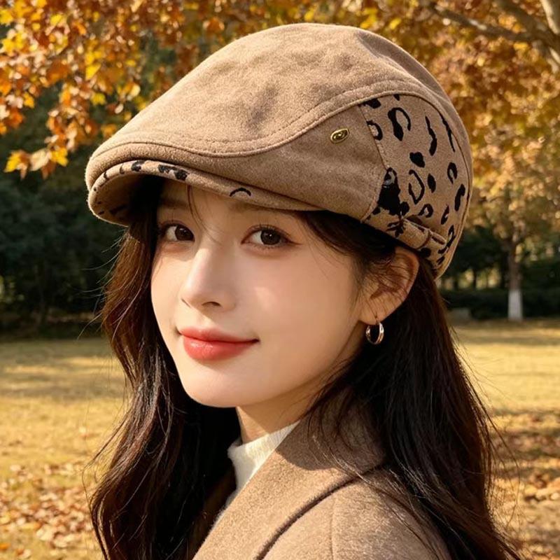Retro deerskin velvet forward hat children autumn and winter leopard print contrasting color cap showing face small old money wind beret male trend