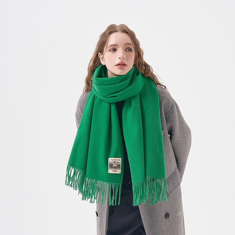 A Winter-specific, All-color, Multifunctional Scarf with A Soft Texture, Resembling The Feel of Cashmere, Providing Warmth and Protection.