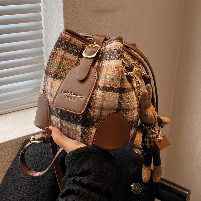 Small Bag Women's Spring New Versatile Messenger Bucket Women's Bag Trendy Plaid Commuter Women
