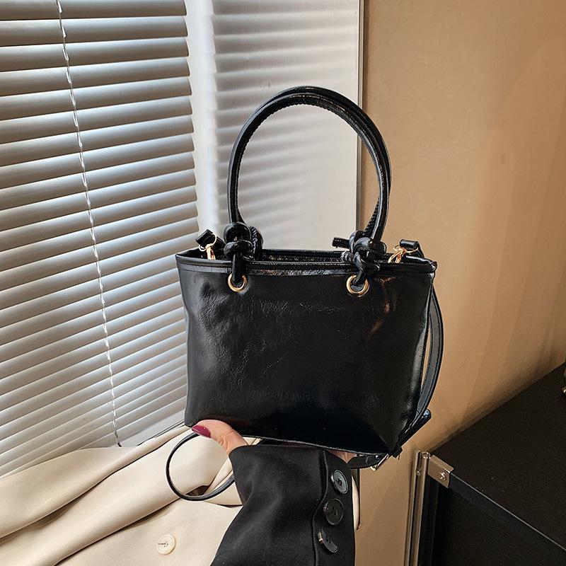 2026 Neue Mode Winter Koreanische Version Trend Schön Einfarbig Lässig Einfach Umhängetasche Schultertasche Tragbar Eimerformtasche Damen