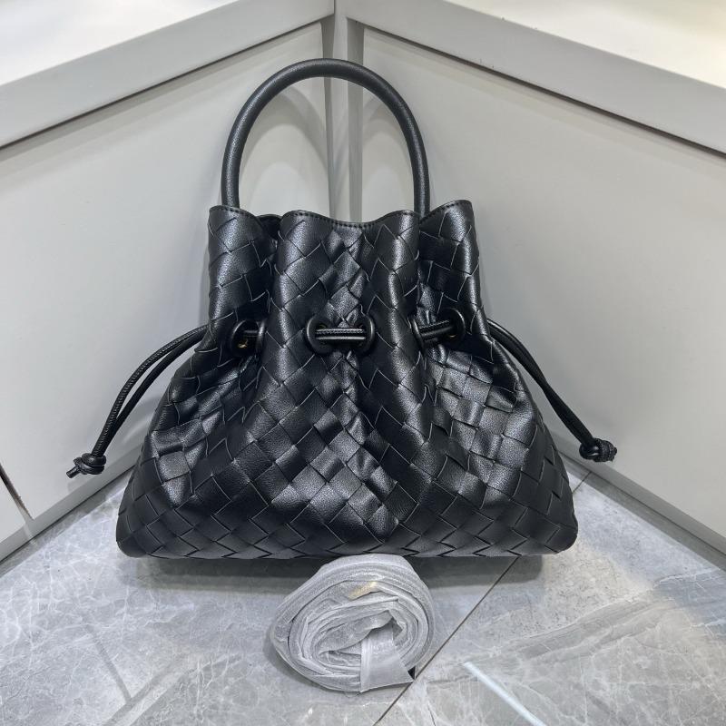 New lucky bag woven bag leather pleated drawstring cloud bag fashionable large capacity shoulder messenger bag