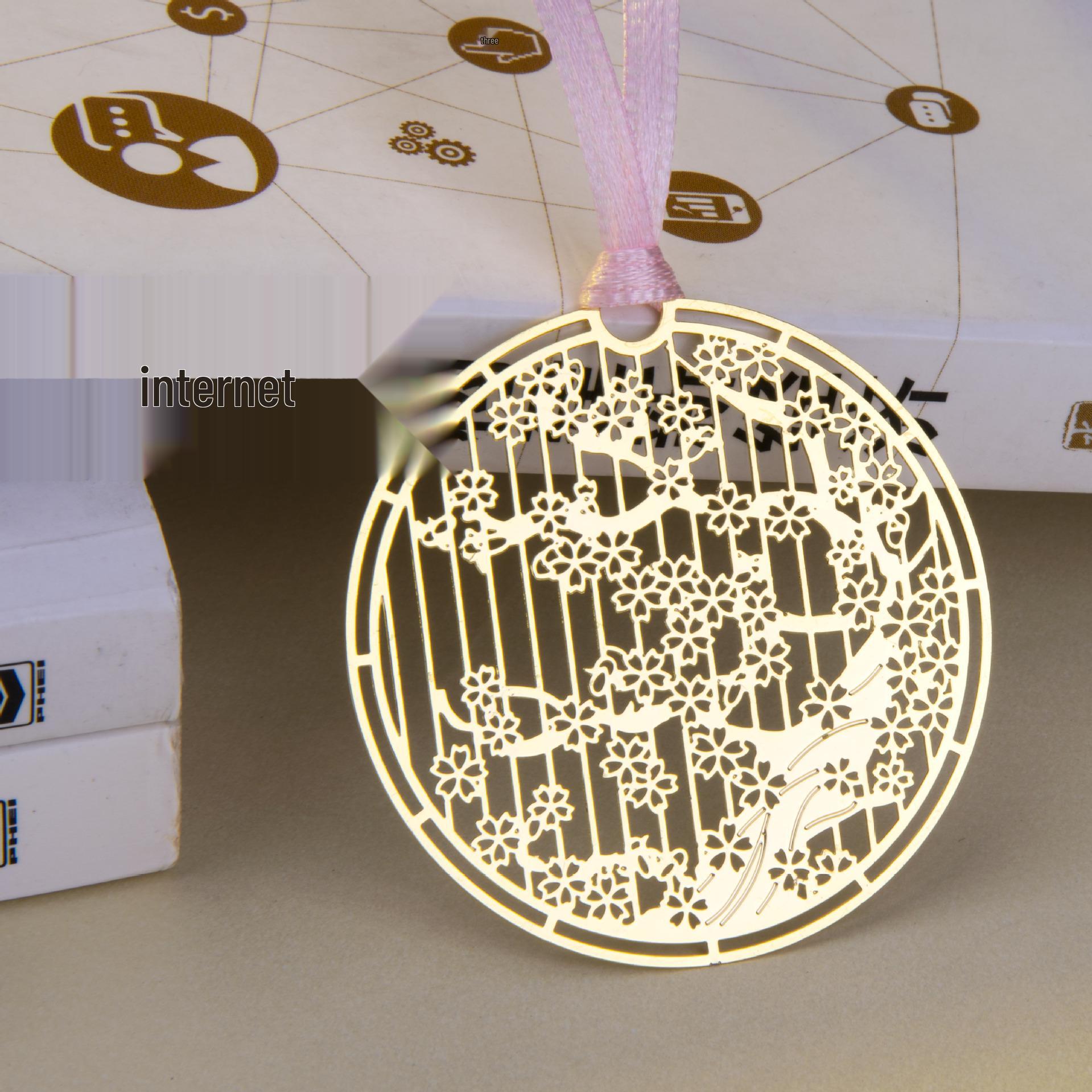 

Exquisite Hollow Brass Bookmarks: Retro Chinese Style Custom Gifts