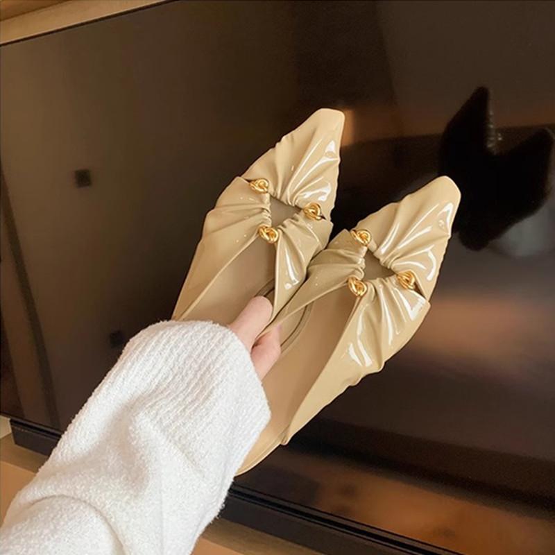 Sheepskin grape mother, the same summer new triangular buckle hollowed out pointed head pleated bag head Muller half slippers women's leather