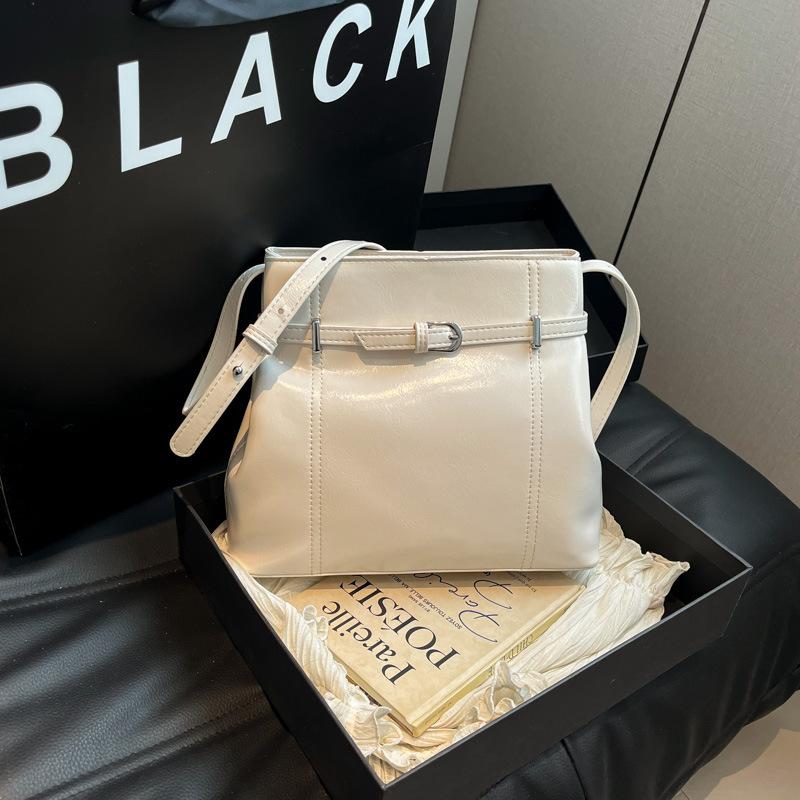This year's popular bags, bucket bags, large-capacity women's 2025 new retro versatile spring and summer shoulder bags