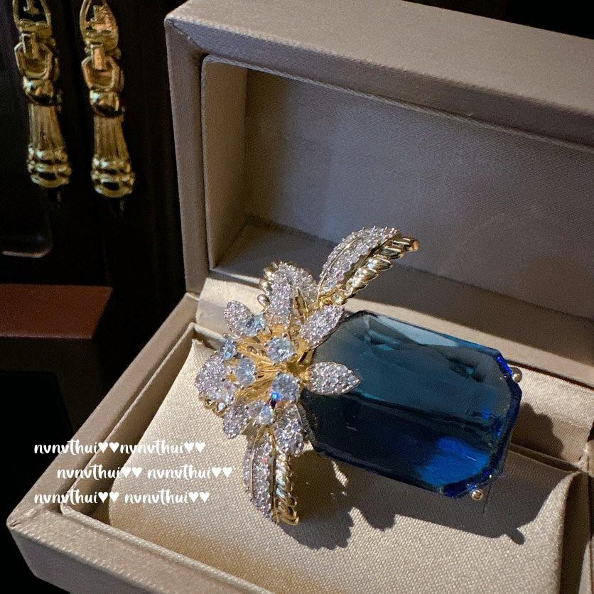 

Брошь-попугай Sotheby S, Винтажная, Позолоченное 18-каратным золотом, Королевский синий, Крупнокаратный циркон, Брошь-цветок