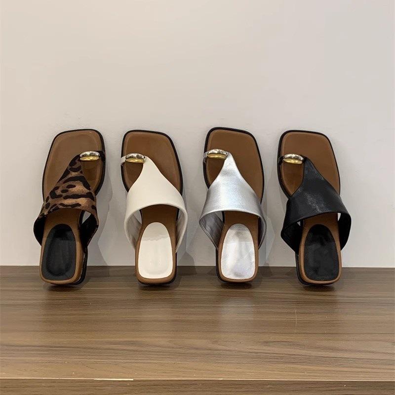 Metal! Niche design toe flip-flops women's European and American open-toed silver flat-bottomed slippers wear summer sandals