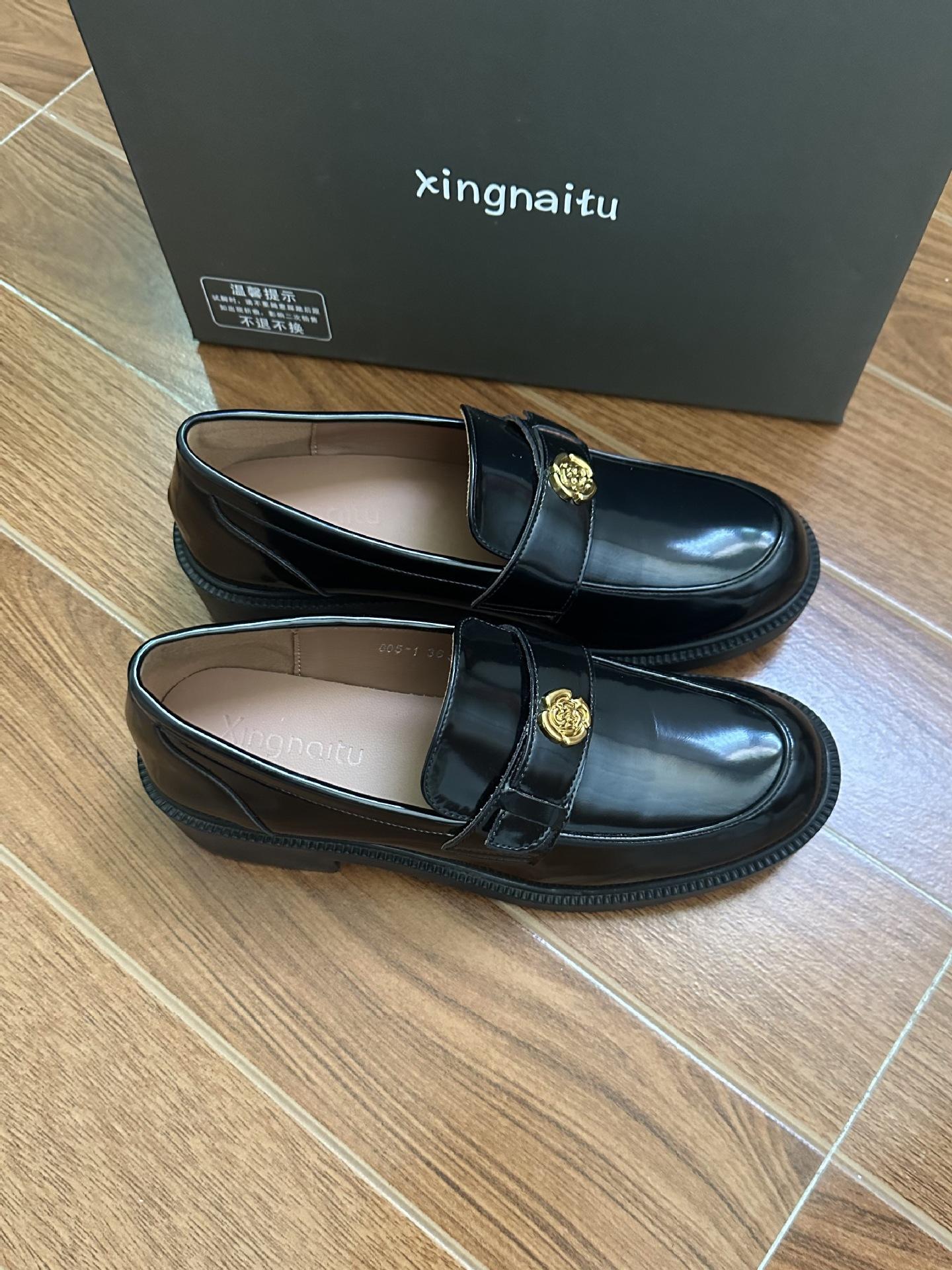 

Версия из коровьей кожи~ лоферы-камелии на толстой подошве женские весенне-осенние новые кожаные ретро туфли-лодочки на толстом каблуке 40