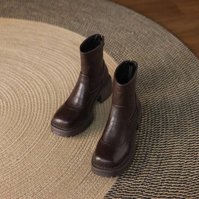 Autumn and winter solid color medium heel large size Martin boots rear zipper comfortable thick sole non-slip square heel leather boots Korean versio