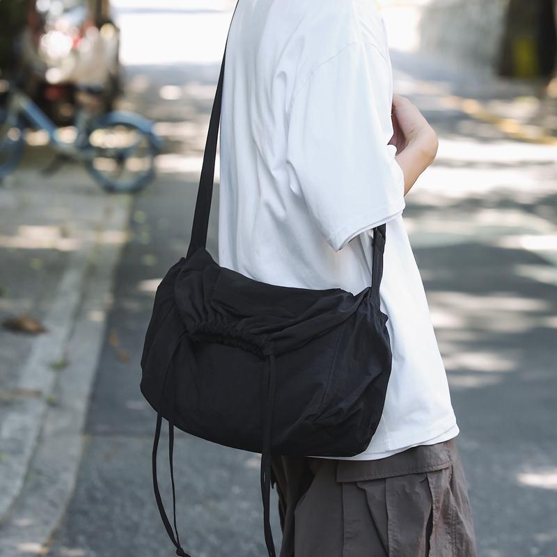 Men Drawstring Shoulder Bag Women Crossbody Bag Large Capacity Solid Color Waterproof Commuter Tote Bag