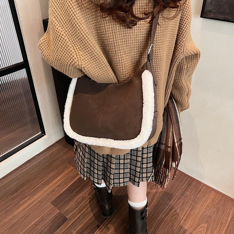 New Fashion Plush Handbag Matte Handbag Shoulder Messenger Bag Women's Commuter Leisure Trend