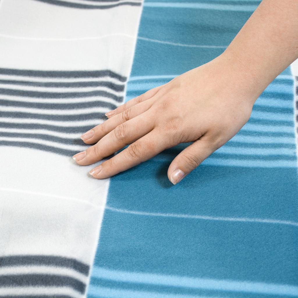 Picnic Blanket Beach Mat Insulation Waterproof Handle Lightweight Thick 200x200
