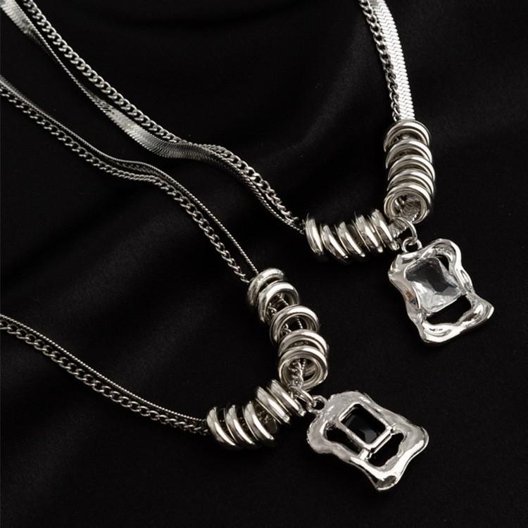 Elegant Double Layer Clavicle Chain: High-End Light Luxury Sweater Necklace
