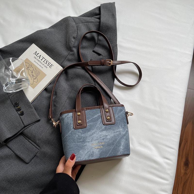 Super Fire Small Bag Women's Autumn and Winter Versatile 2025 New Shoulder Messenger Bag Popular This Year Portable Bucket Bag