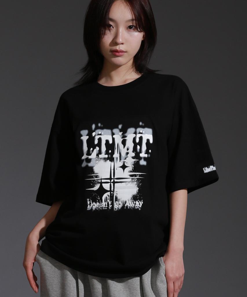 LIKE THE MOST Ltmt Monogram Round Over T-Shirt_Black