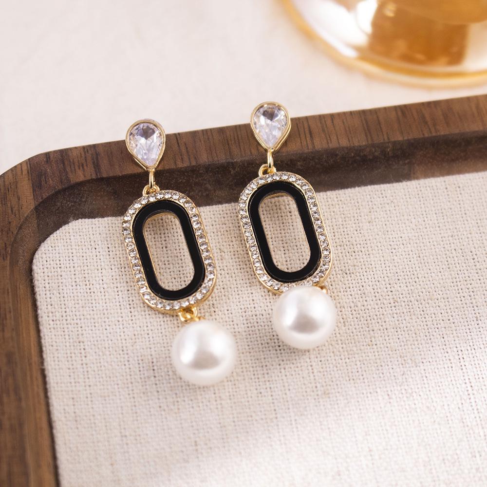 Elegant Black Diamond Silver Needle Earrings: High-End, Fashionable, Versatile Luxury