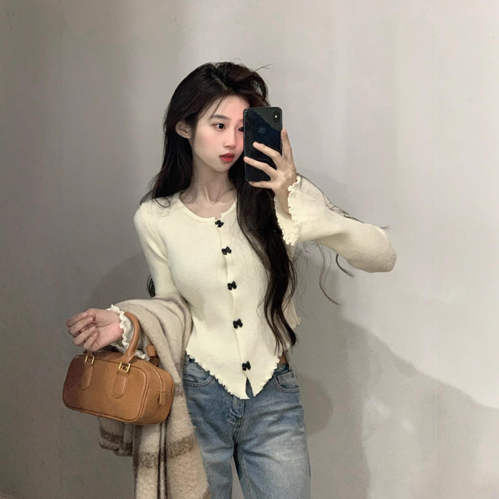 Sweet red knitted sweater women s autumn and winter 2025 new sweet babes horn sleeves irregular one size fits all