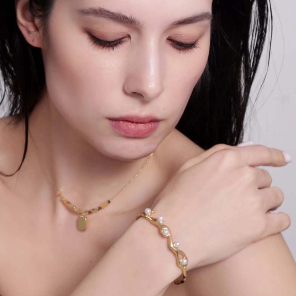 Zinc Zinc Alloy Pearls Golden Bracelet Irregular Silver Wrist Circle Classic Wave Shaped Bracelet  Decoration
