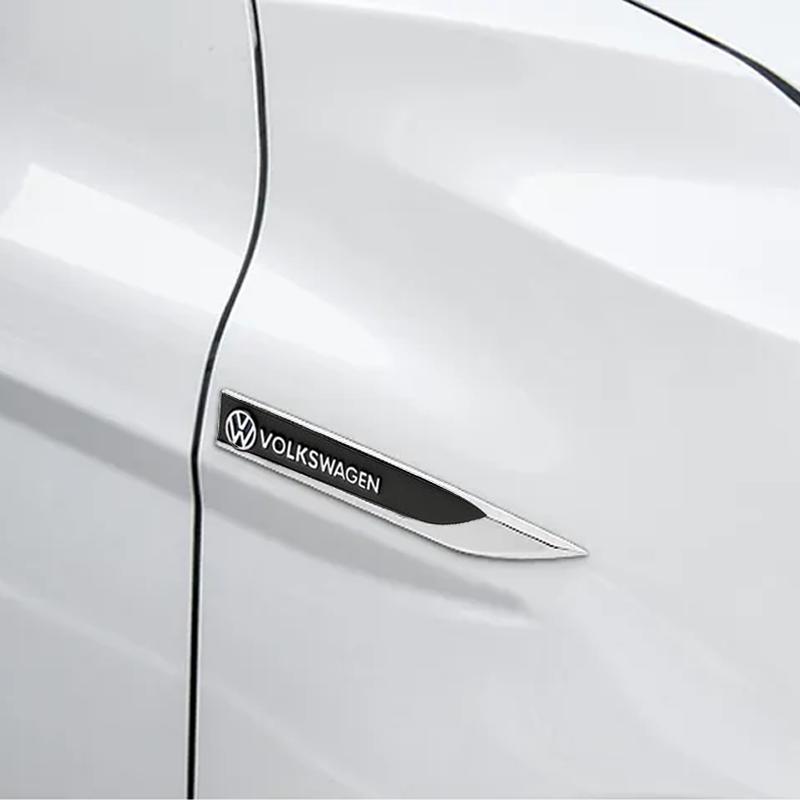 2026 Caldo Per VW VOLKSWAGEN Nuovi 2 Pezzi Adesivi Metallici per Auto Adesivi per Portiera Laterale Carrozzeria Parafango Emblema Coltello Per Volkswagen Golf 5 6 7 Beet