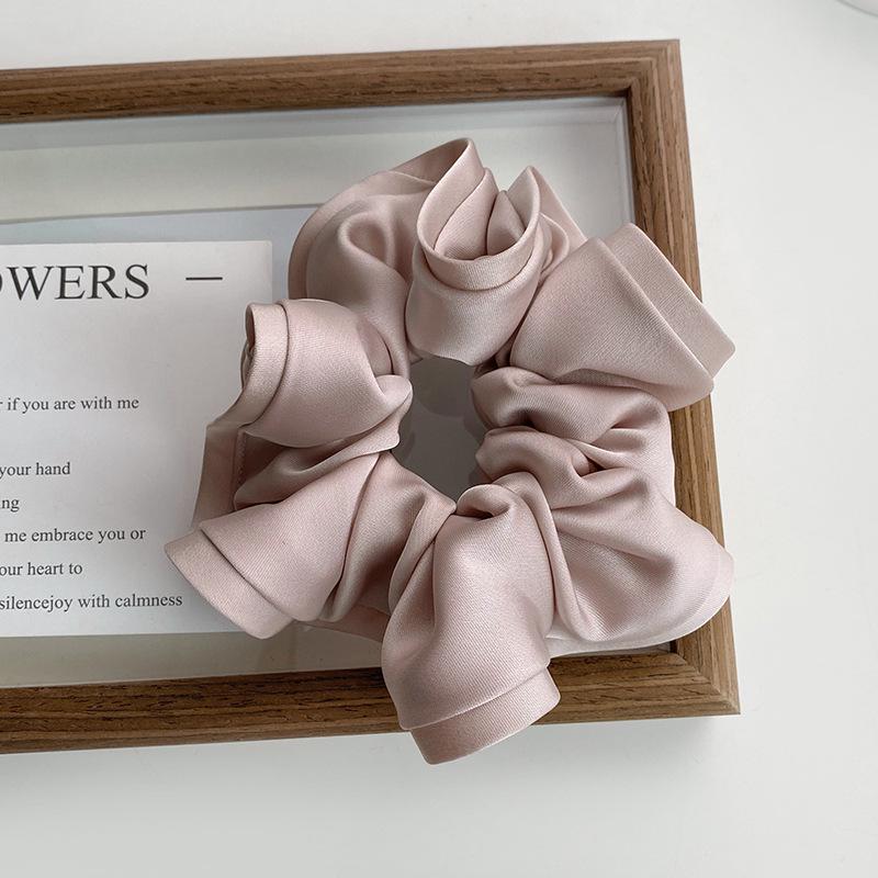 "High-End French-Style Satin Hairband: Fashionable Wood Ear & Flower Bud Design"