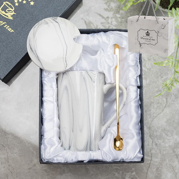 Elegant Marble Pattern Mug with Gold Trim, Spoon Lid, and Custom Logo - Ideal for Coffee or as a Souvenir Gift.