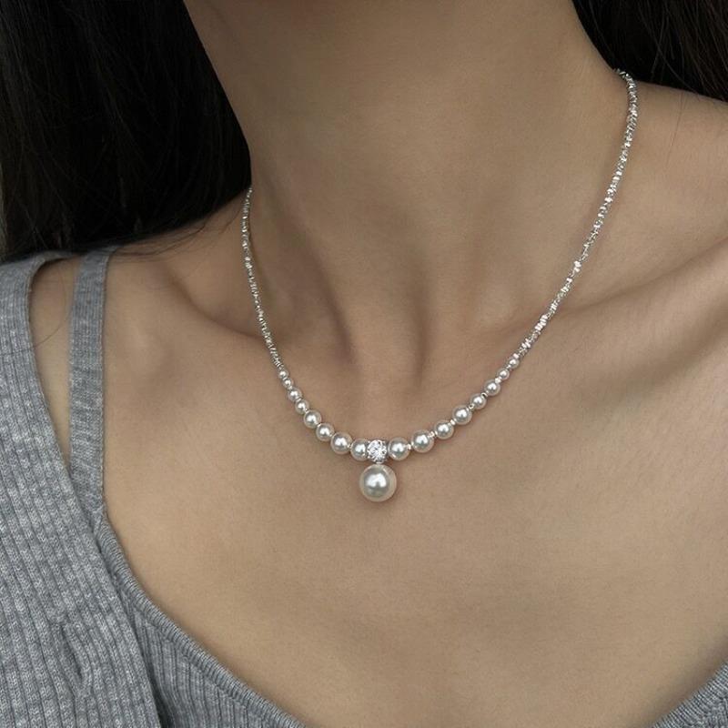 Broken silver pearl necklace, small design, high sense, simple temperament, collarbone chain, women s sugar cube, small diamond, exquisite neck chain.