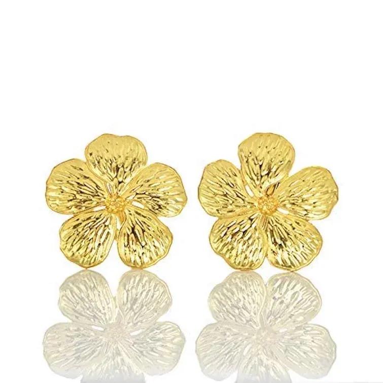 96PCS Bloom Napkin Ring Flower Types Decoration Napkin Holder Plum Blossom Napkin Buckle for Hotel Parties Feast Dining Table