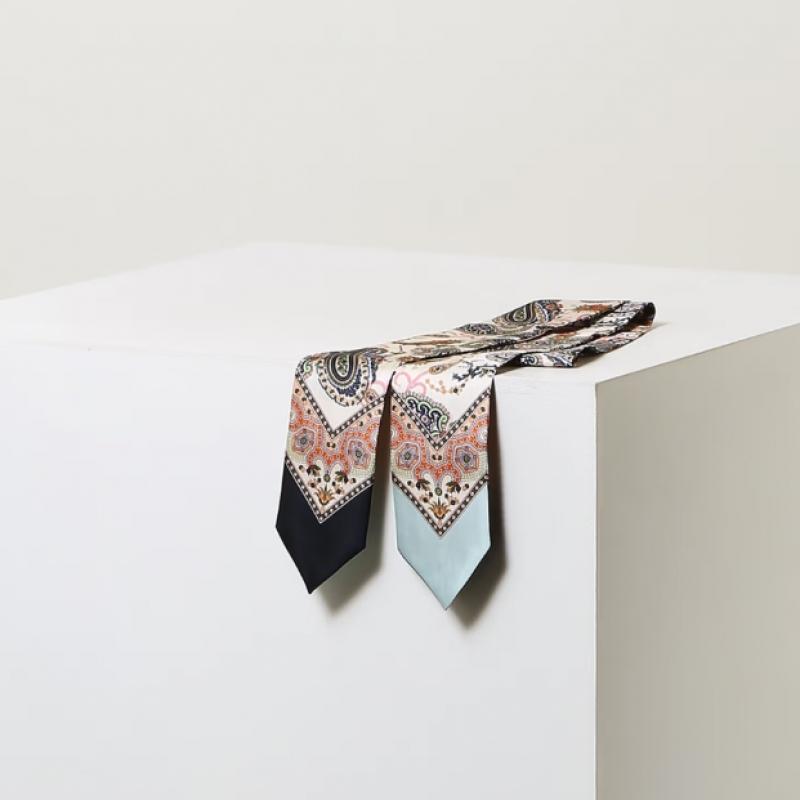 Daks Navy Silk Twilly Scarf Paisley Dcsc6e552n2