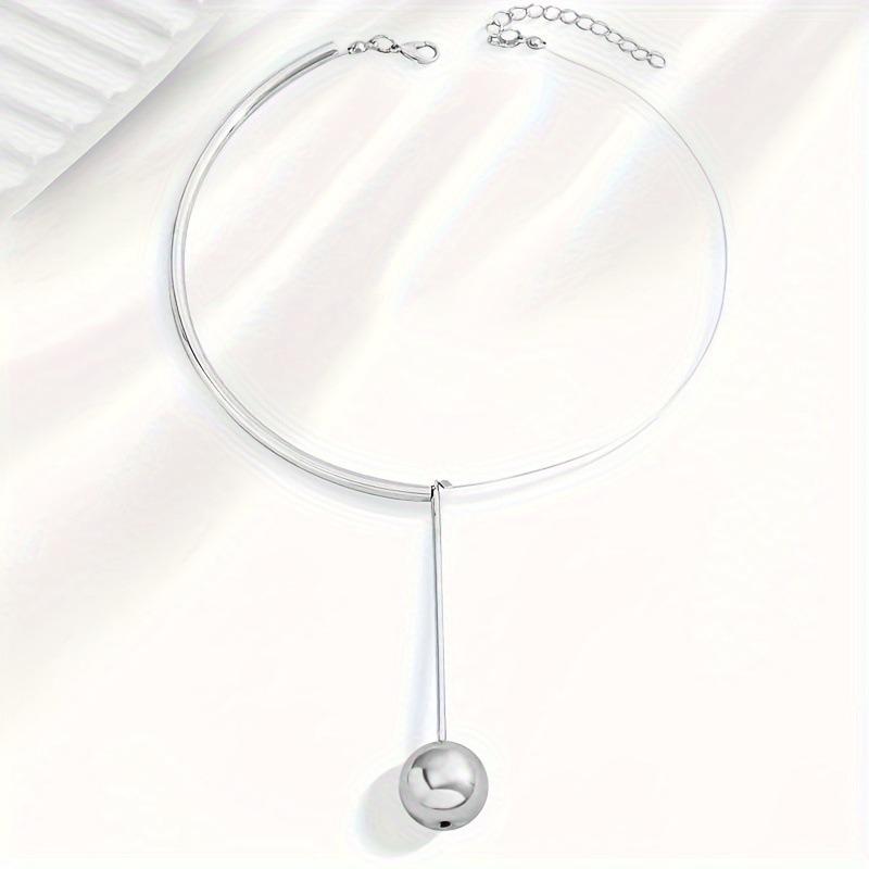 A Personalized Light Luxury Design Double Collar Invisible Long Circle Pendant Necklace Creative Fashion Lady