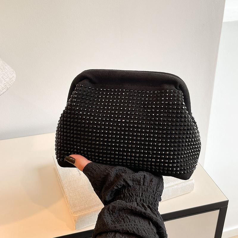 

2024 новая простая и модная сумка-клатч корейской версии модная ретро портативная маленькая квадратная сумка простая сумка-мессенджер женская чёрный