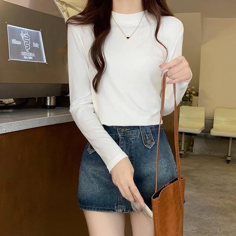 Burgunderfarbenes Damen-Langarm-T-Shirt mit rechtem Schulterausschnitt für Herbst und Winter mit kleinem Stehkragen, schlichtes und vielseitiges eng anliegendes Unterteil