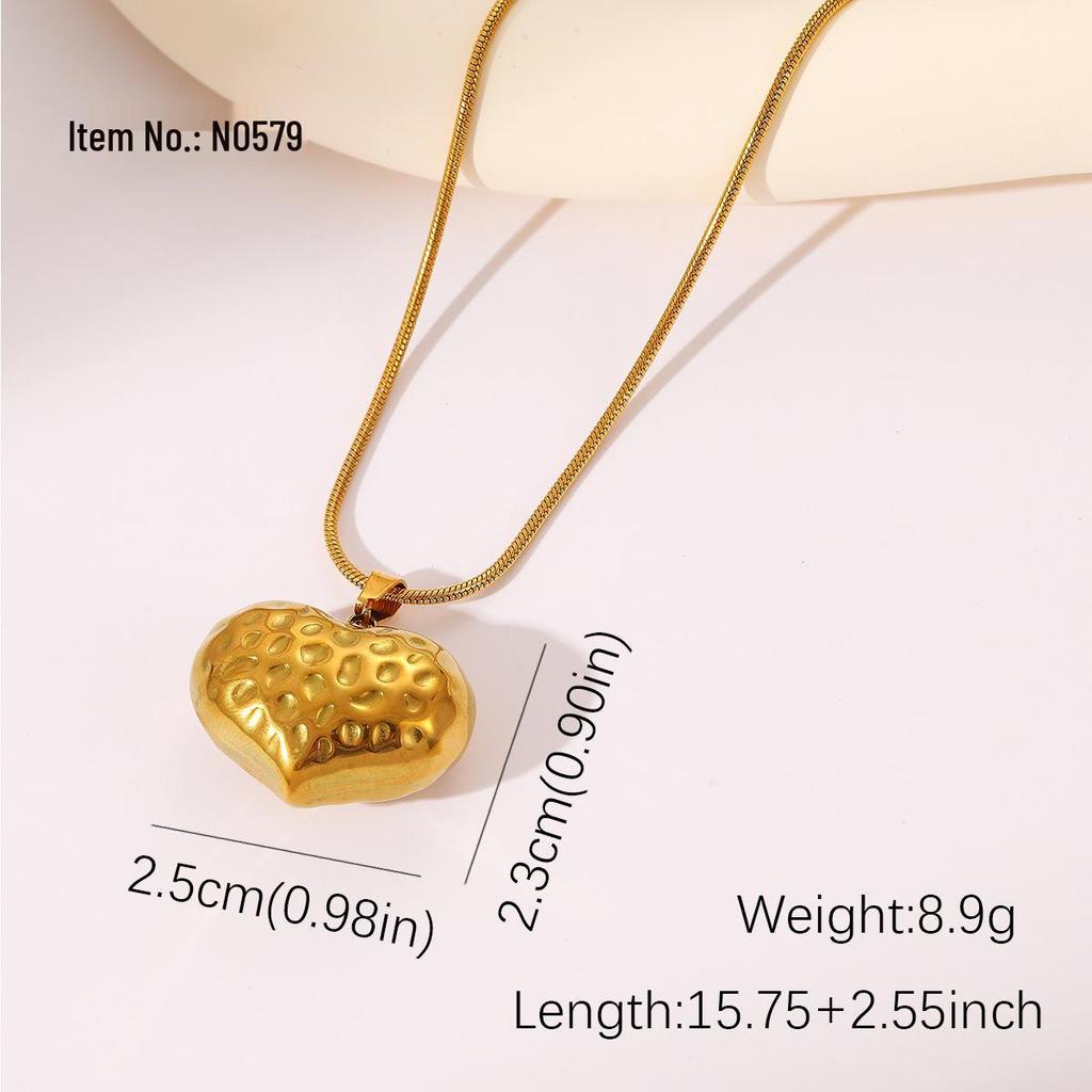 Minimalist Stainless Steel Necklace – Unisex Heart Pendant with Peach Texture On Titanium Steel Clavicle Chain