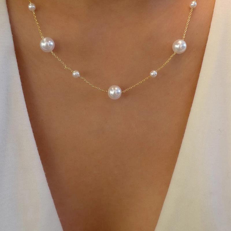 

Pearl Necklace: Street Style Chain with Natural Elegance